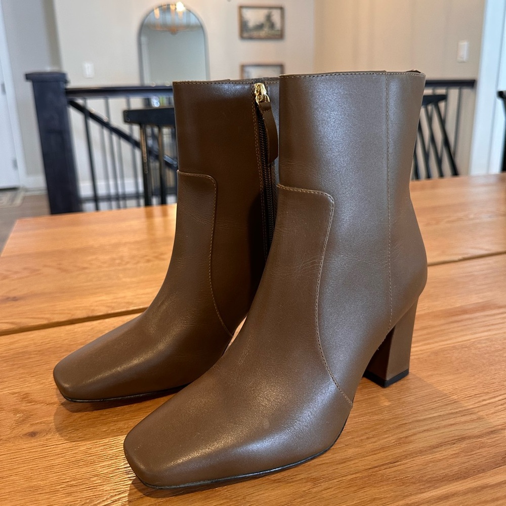 J. Crew - Almond Toe Ankle Boots in Leather - Size 7